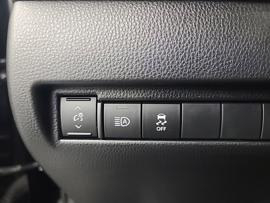 Used 2021 Toyota Venza LE AWD/4WD image 23