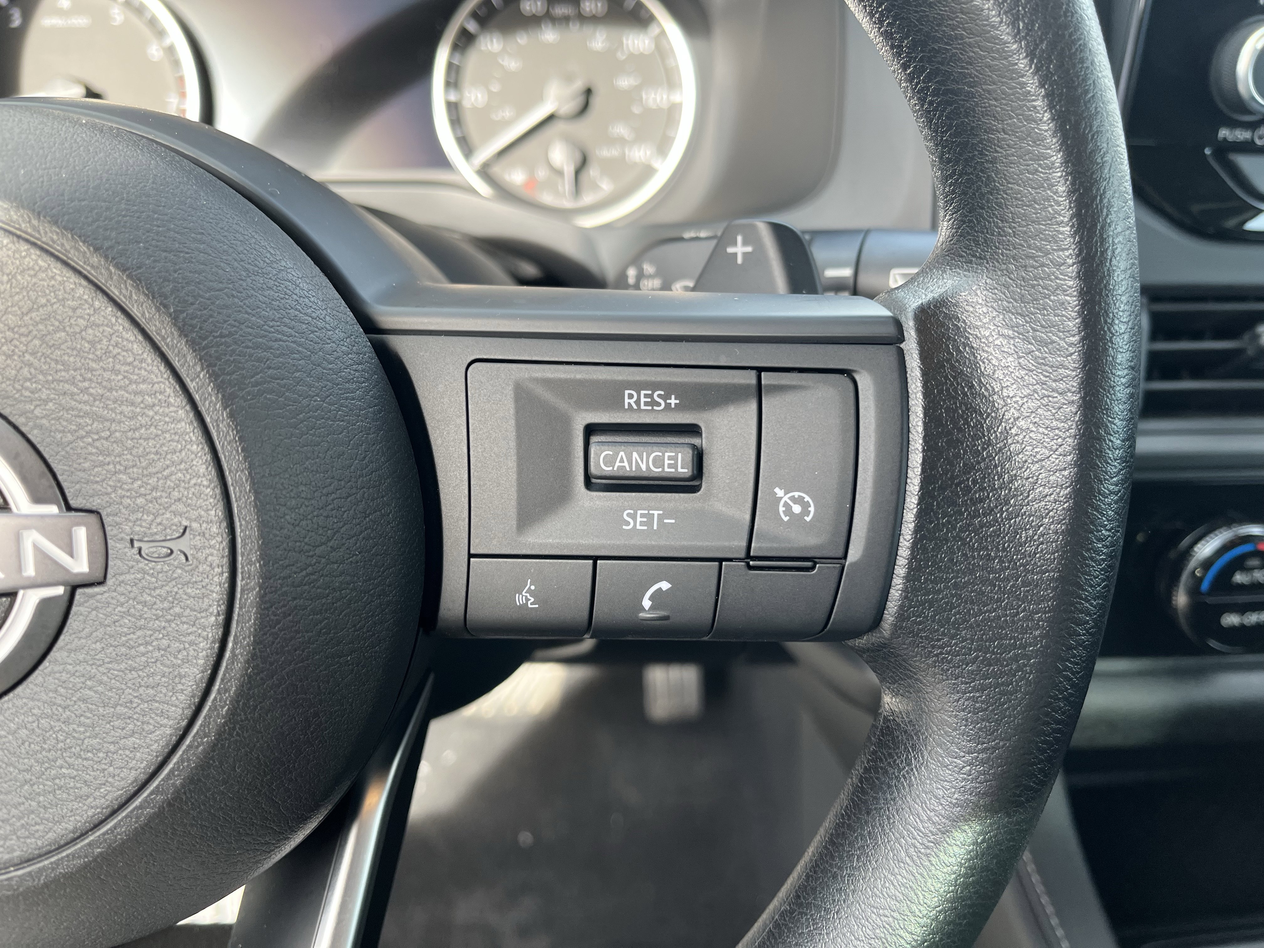 Used 2024 Nissan Pathfinder S image 15