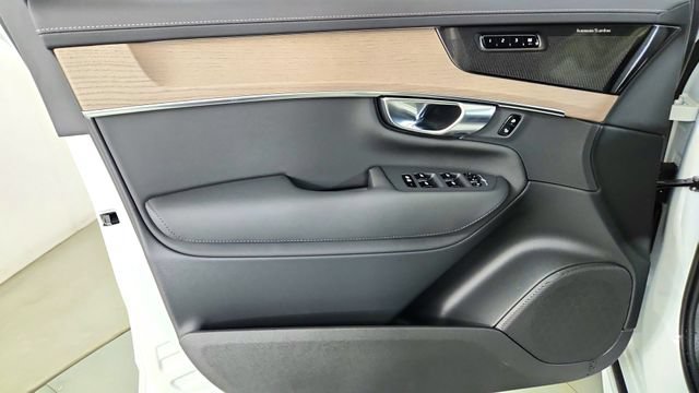 New 2026 Volvo XC90 T8 Plus w/ Protection Package AWD/4WD image 9