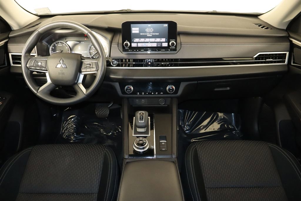 Used 2024 Mitsubishi Outlander ES image 14