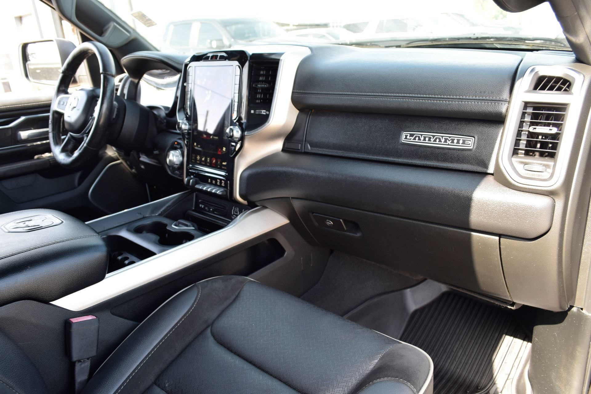 Used 2019 RAM 1500 Laramie AWD/4WD image 23