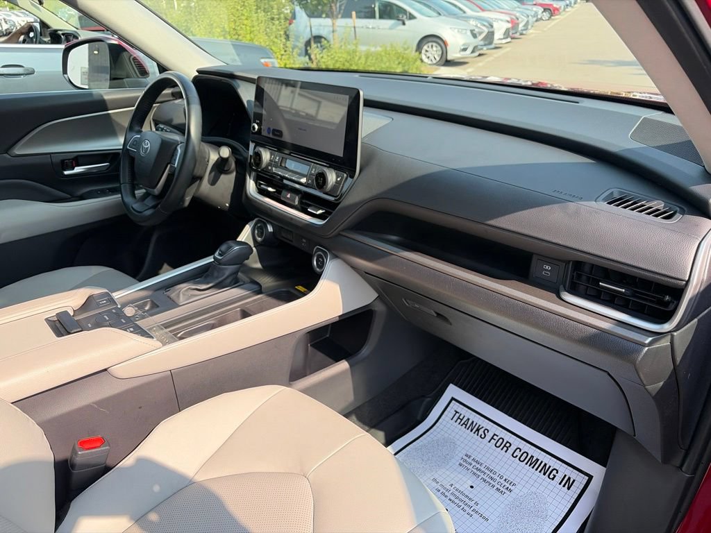 Used 2025 Toyota Grand Highlander AWD Hybrid image 14
