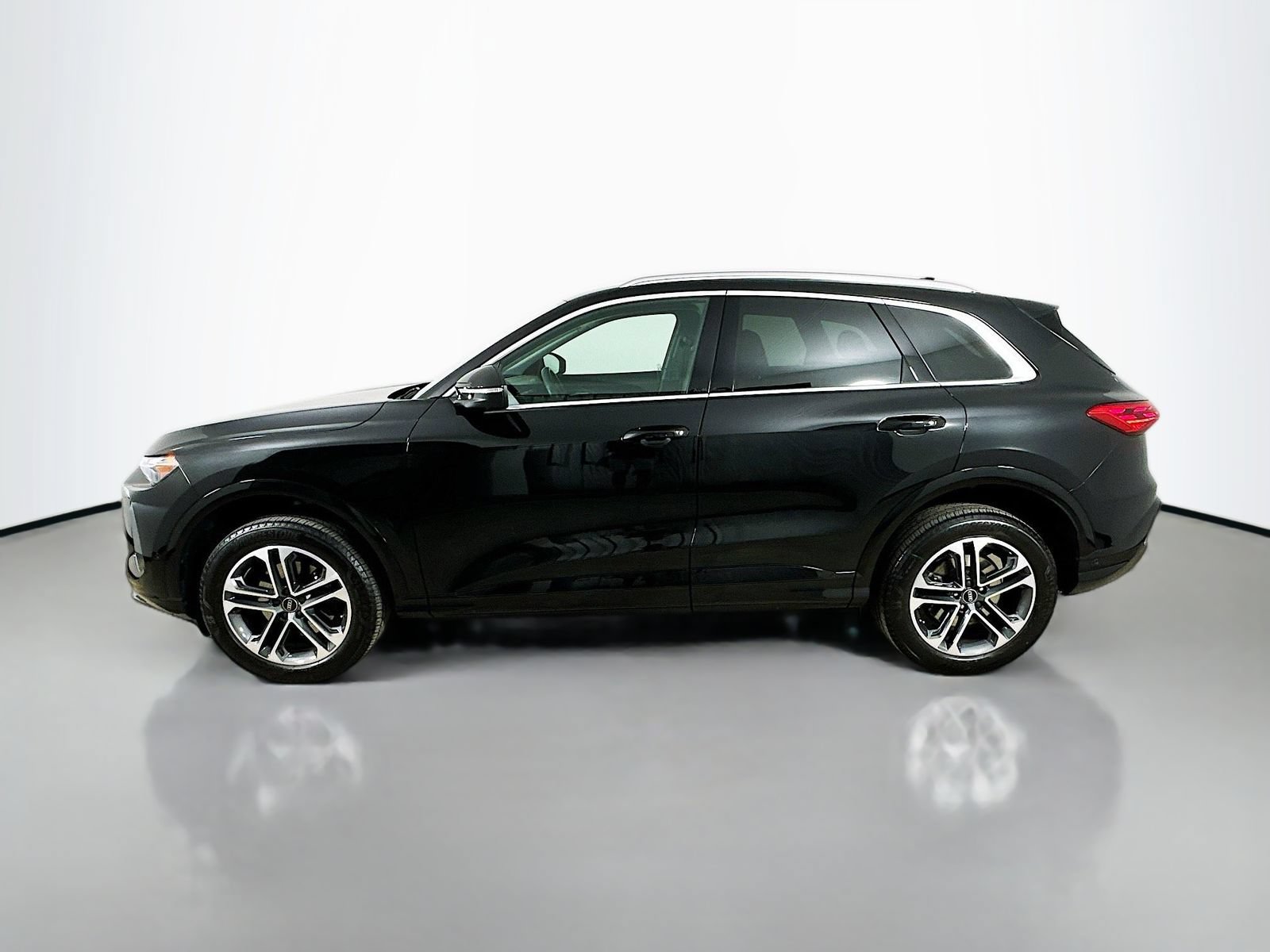 Used 2025 Audi Q5 Premium w/ Convenience Package AWD/4WD image 8