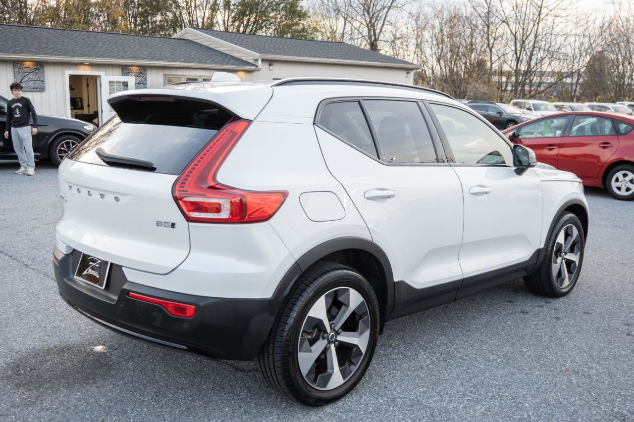Used 2023 Volvo XC40 B5 Plus AWD/4WD image 11
