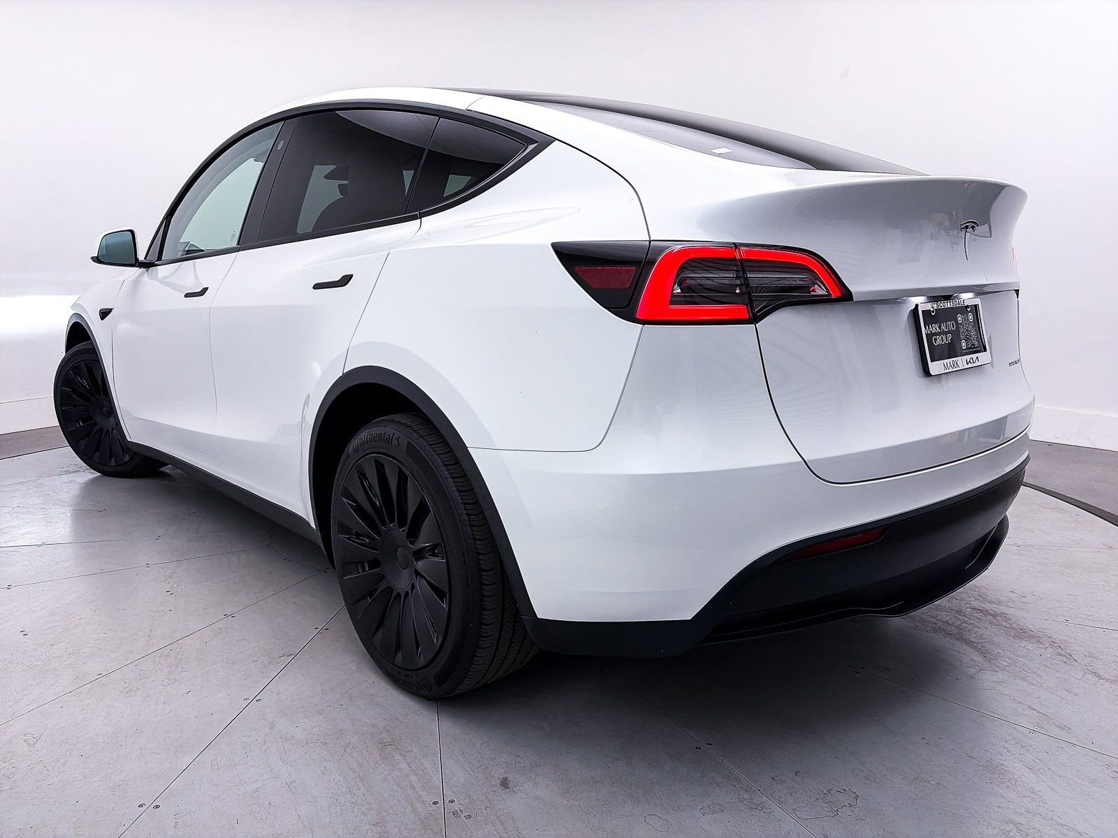 Used 2023 Tesla Model Y Long Range image 2