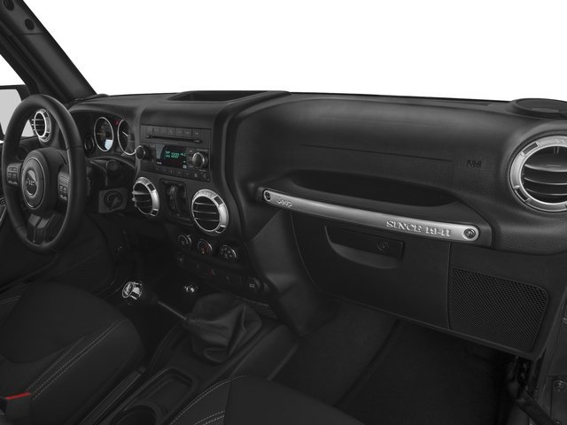 Used 2016 Jeep Wrangler Unlimited Sahara w/ Connectivity Group AWD/4WD image 19