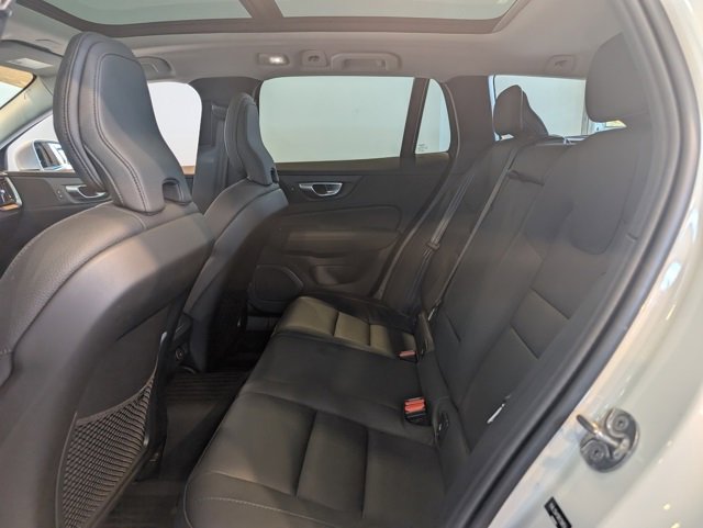 Used 2024 Volvo V60 B5 Cross Country Plus image 24