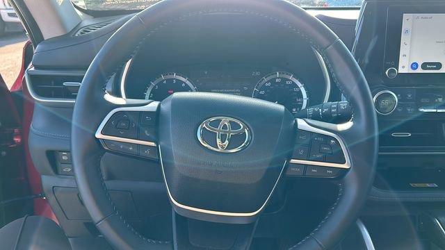Used 2024 Toyota Highlander XLE image 19