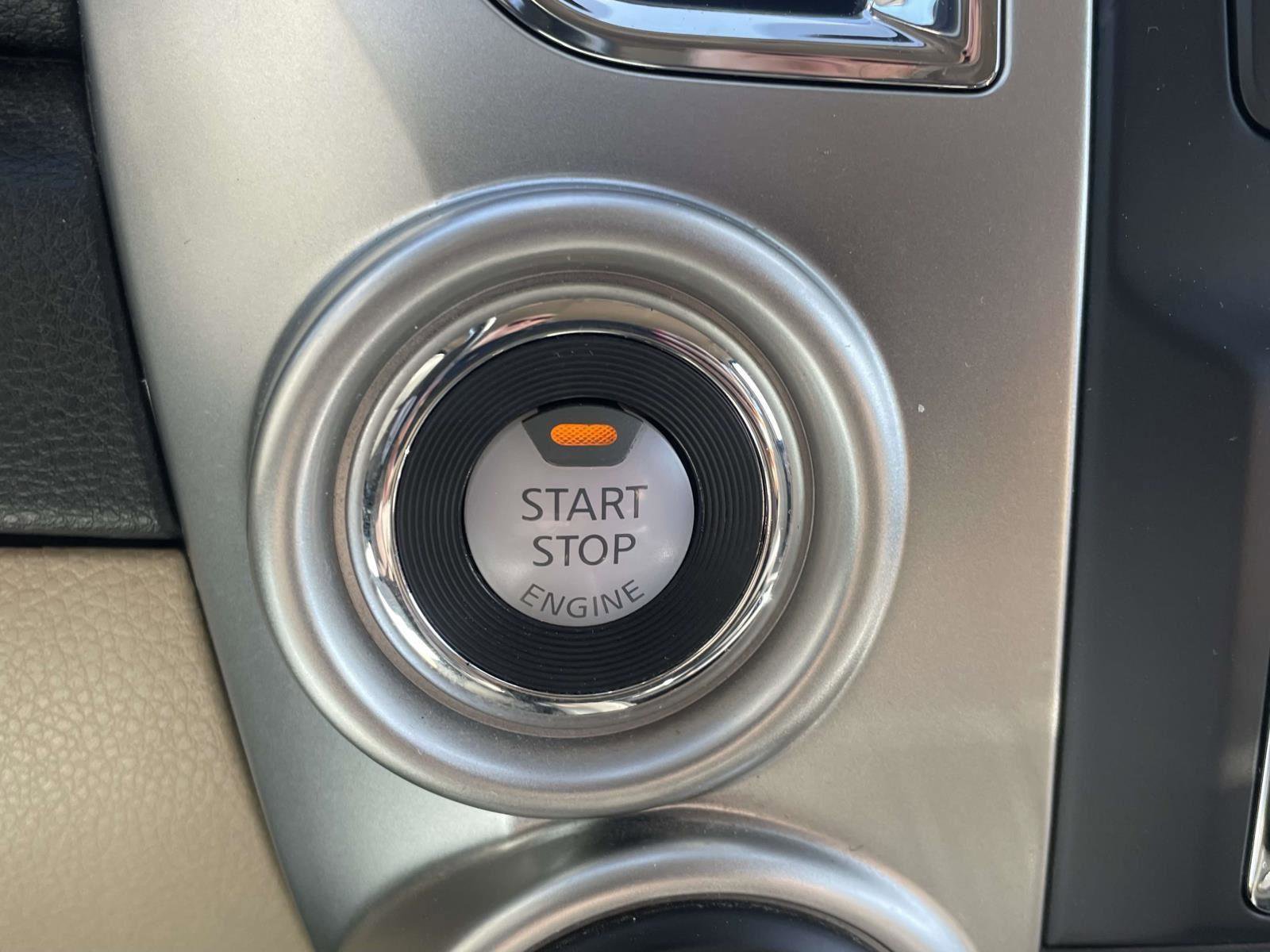 Used 2016 Nissan Titan SV image 9