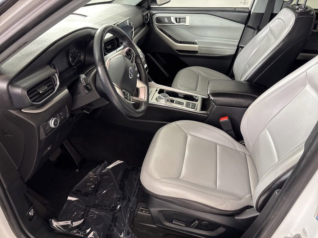 Used 2021 Ford Explorer XLT w/ Equipment Group 202A RWD image 31