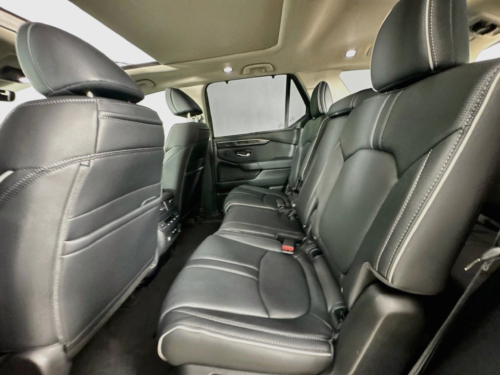 Certified 2025 Honda Pilot Elite image 33