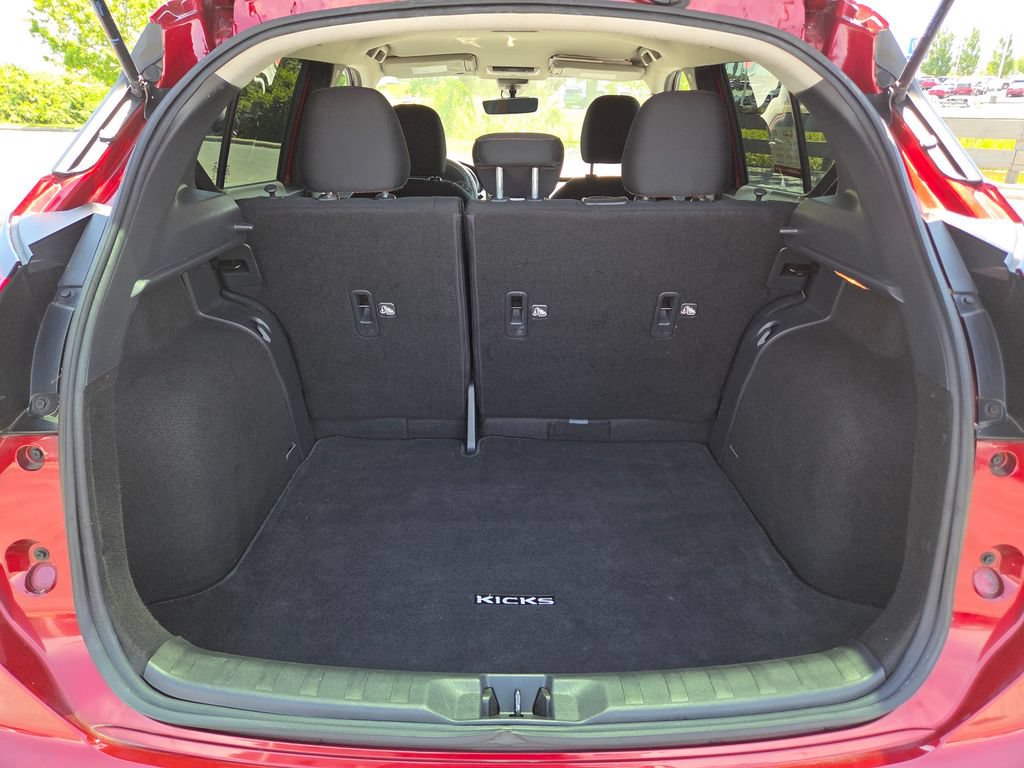 Used 2022 Nissan Kicks SR w/ Interior Electronics Package FWD image 15