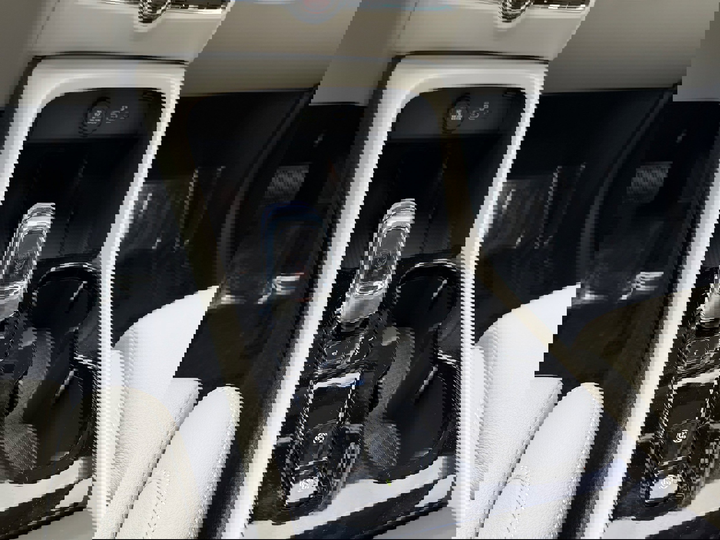 New 2026 Volvo XC40 B5 Plus w/ Protection Package Premier image 12