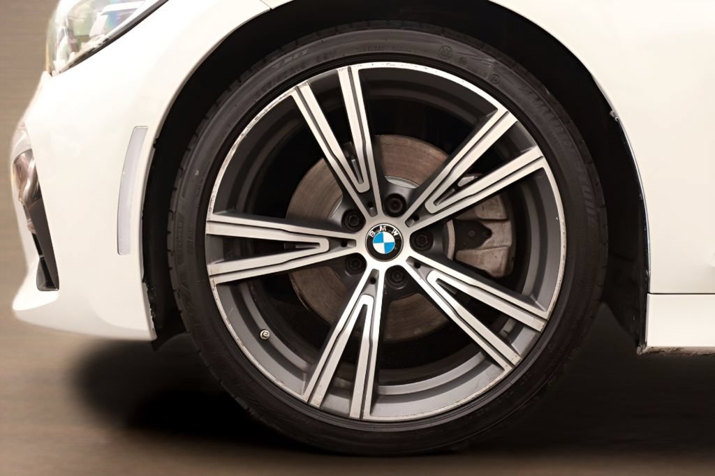 Used 2020 BMW 330i Sedan w/ M Sport Package RWD image 39