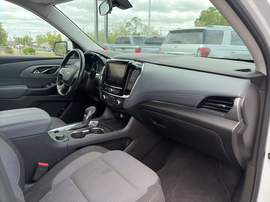 Used 2021 Chevrolet Traverse LT image 11