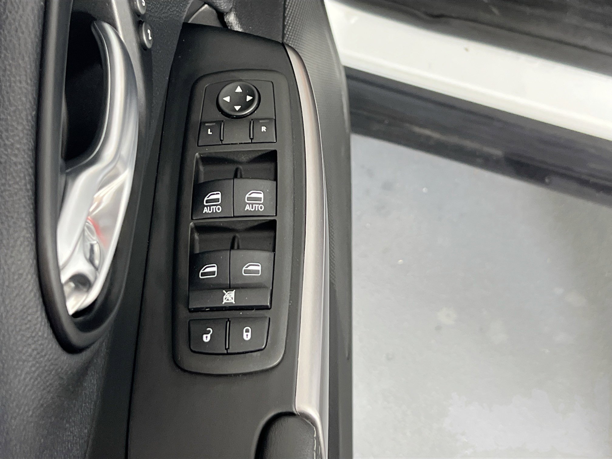 Used 2022 Jeep Cherokee Limited w/ Mopar Interior Package image 17