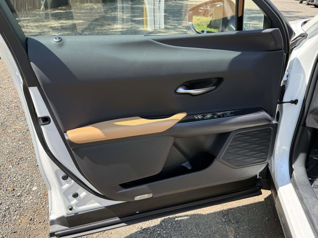 Used 2025 Lexus UX 300h AWD w/ Accessory Package (Z1) image 21