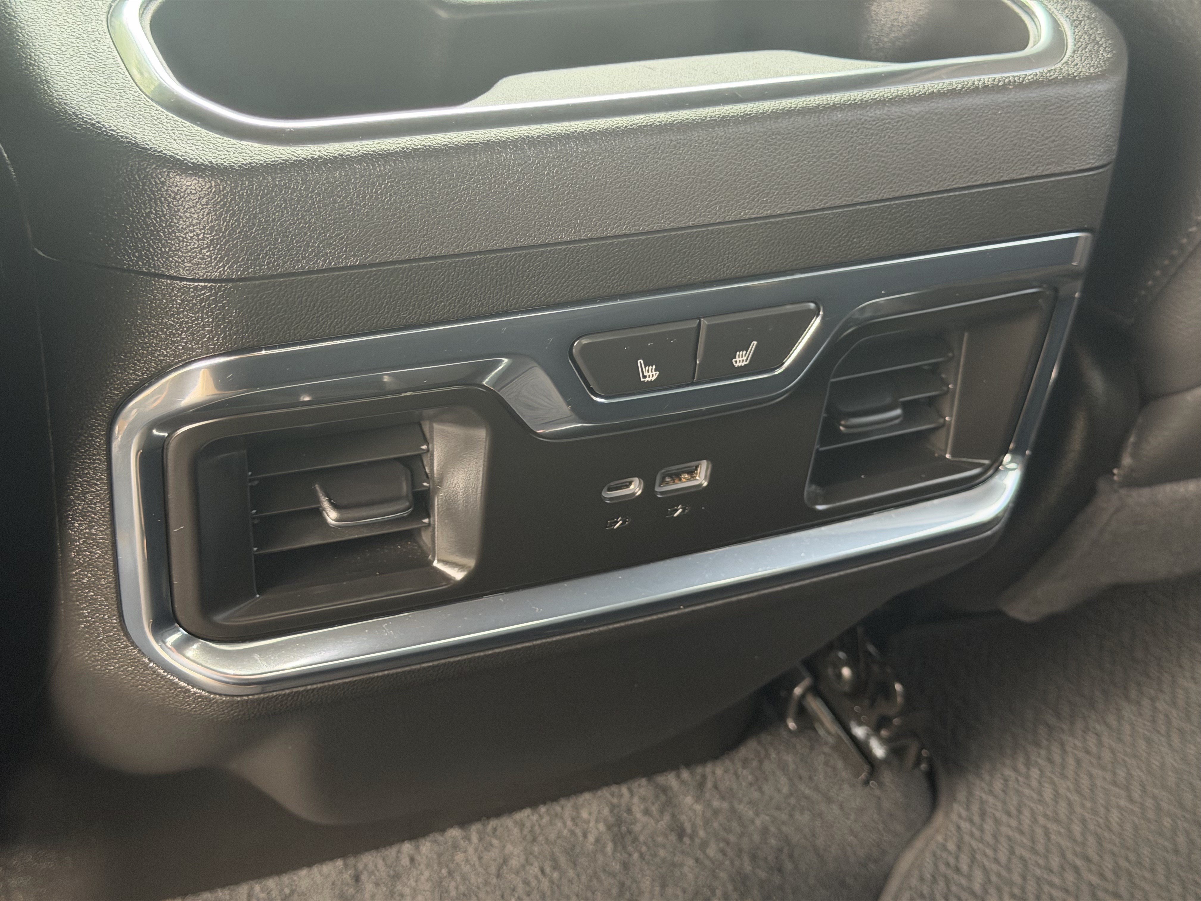 Used 2025 GMC Sierra 3500 Denali AWD/4WD image 34