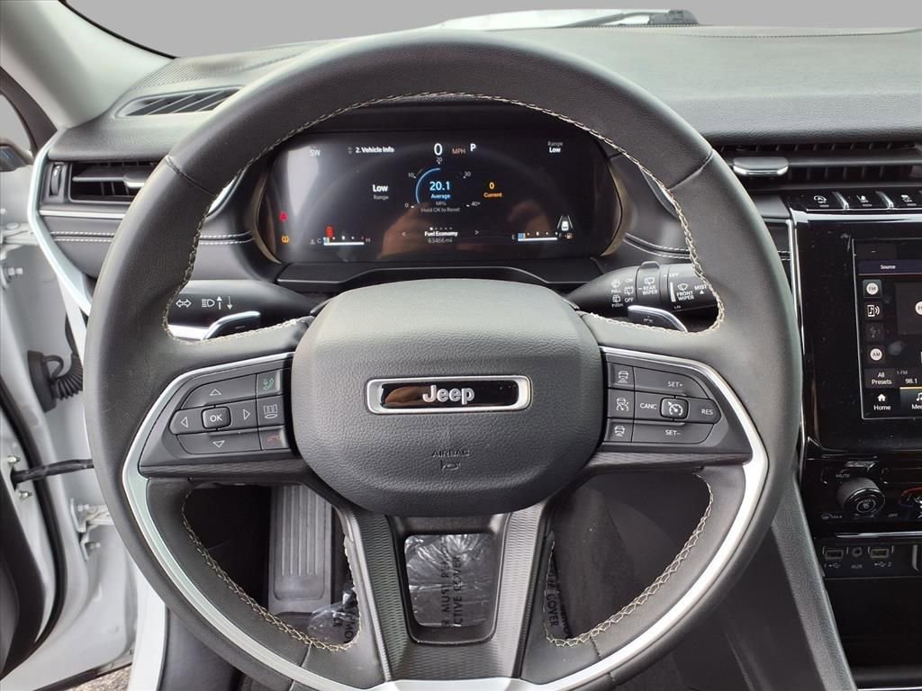 Used 2023 Jeep Grand Cherokee Laredo image 13