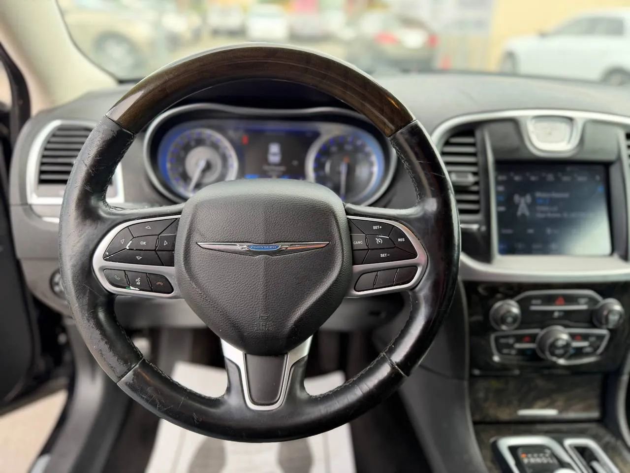 Used 2018 Chrysler 300 Limited RWD image 49