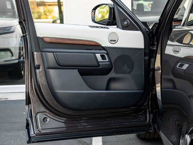 Certified 2025 Land Rover Discovery Dynamic SE AWD/4WD image 12