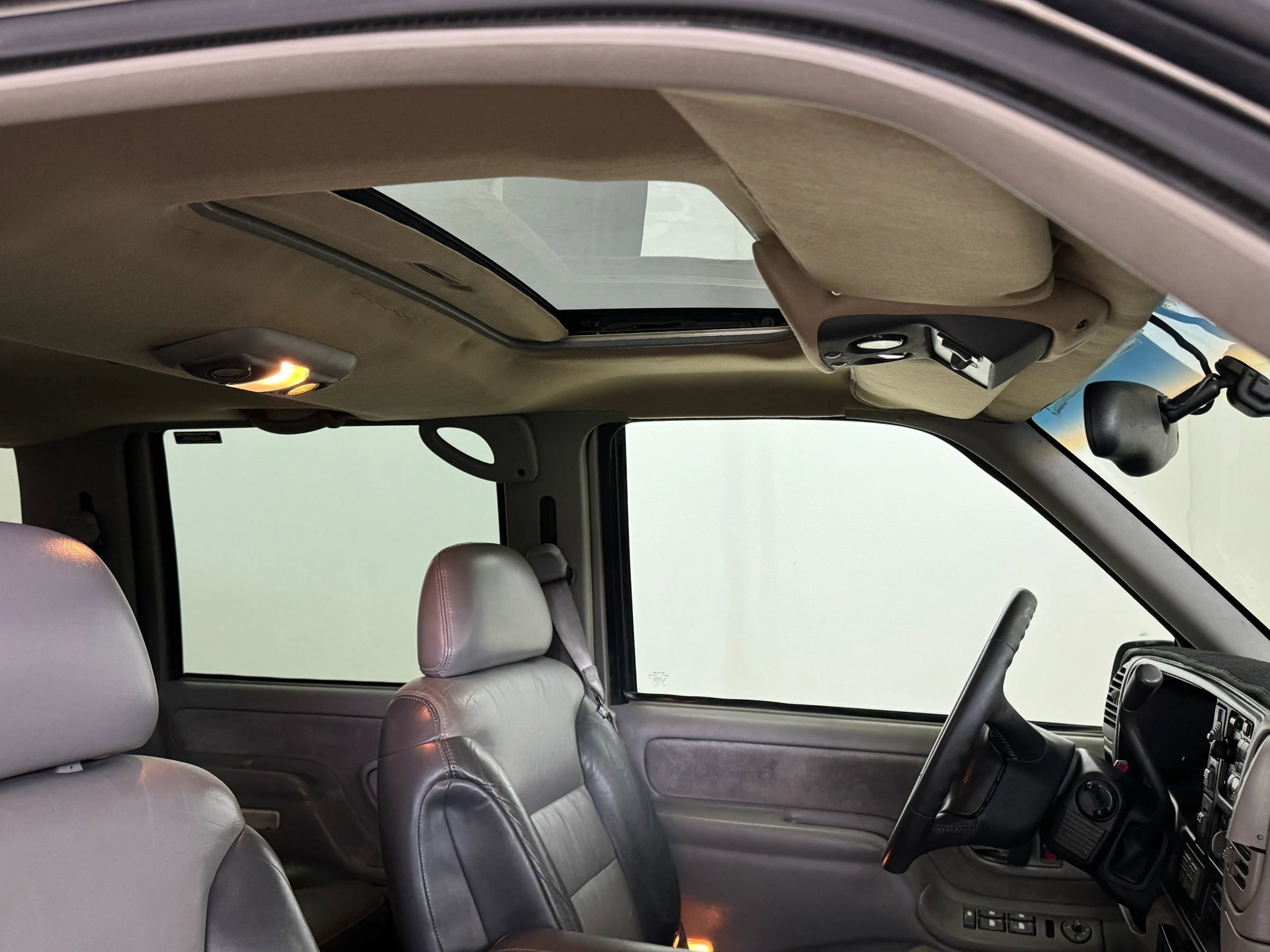 Used 2000 Chevrolet Tahoe Z71 w/ Comfort & Security Pkg AWD/4WD image 29