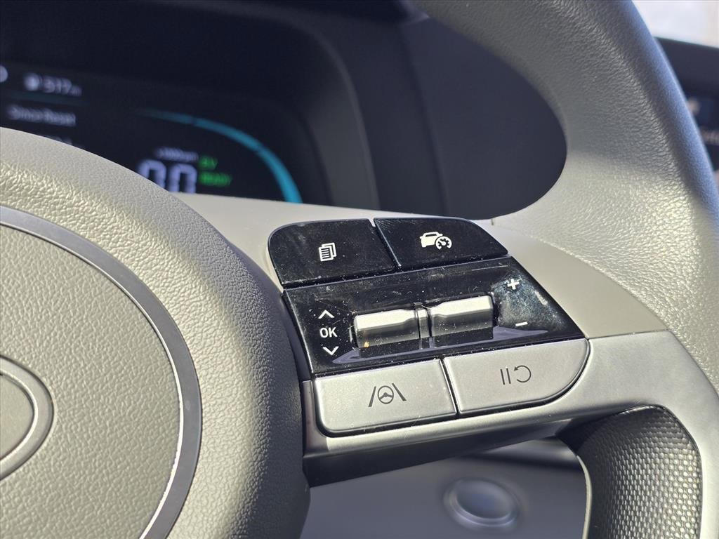 Used 2025 Hyundai Elantra Blue image 22