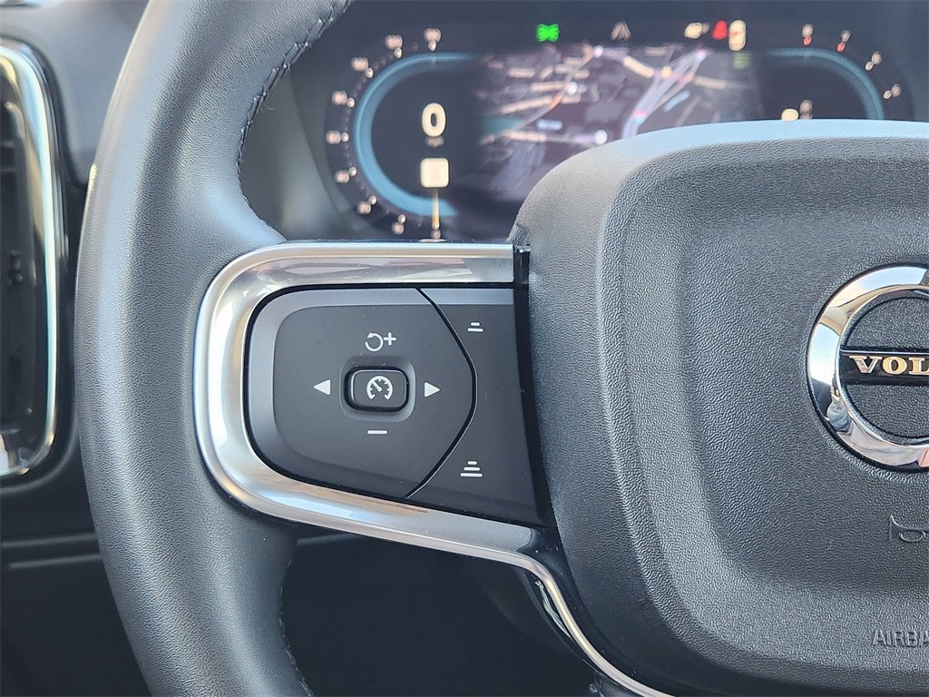 Used 2023 Volvo XC40 B5 Ultimate image 16