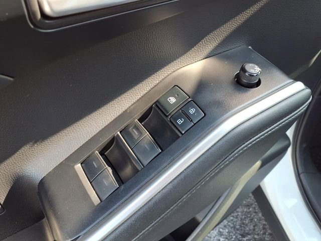 Used 2021 Toyota Highlander XLE AWD/4WD image 10