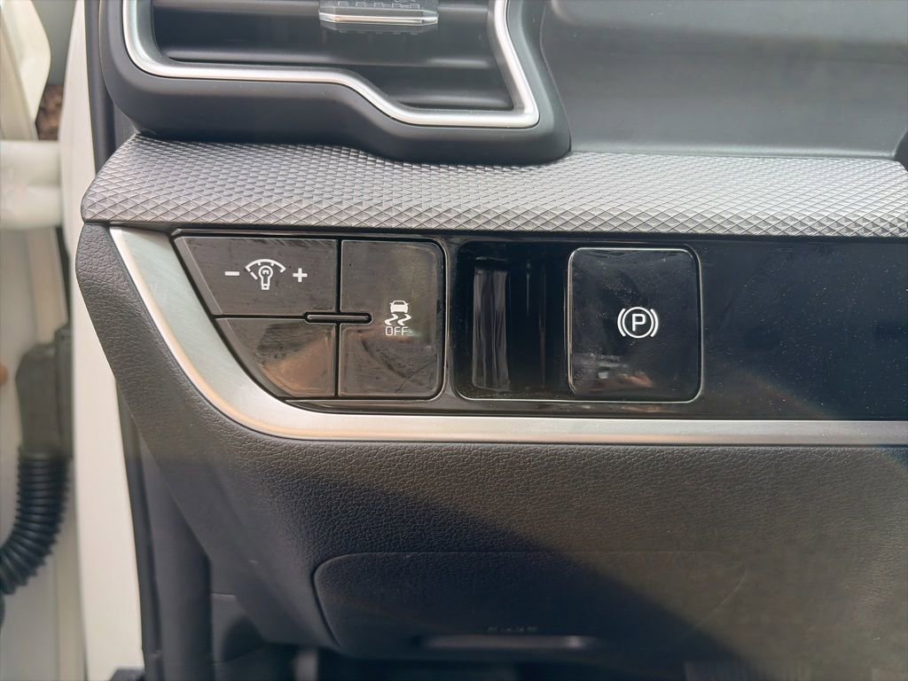 Used 2023 Kia Sportage LX image 15