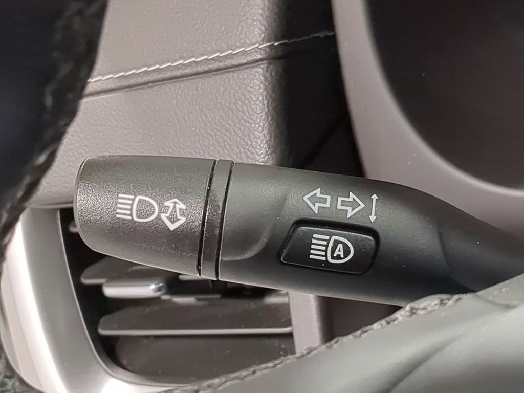 Used 2023 GMC Terrain SLT w/ LPO, Floor Liner Package AWD/4WD image 33