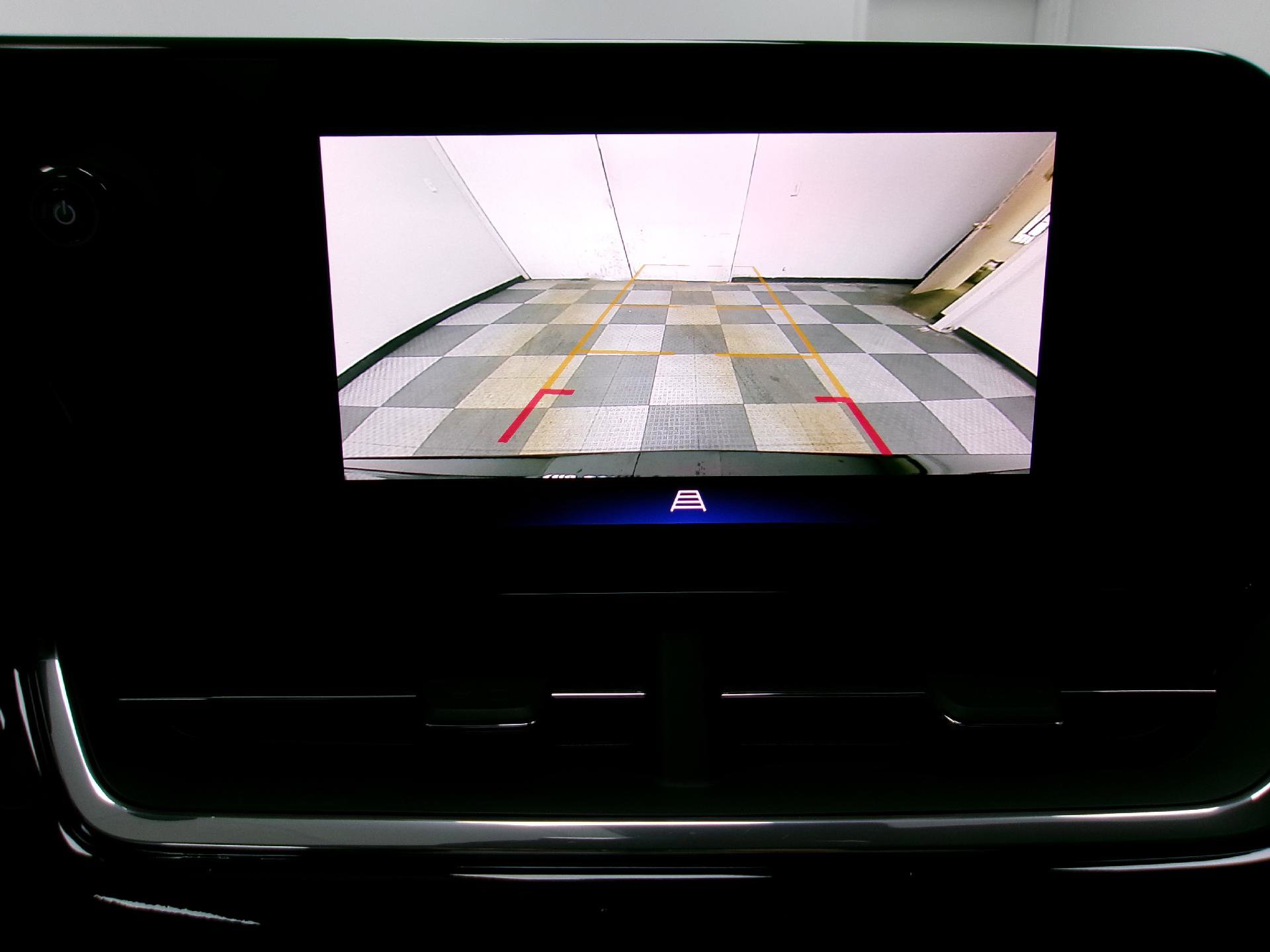 Certified 2024 Chevrolet Trax RS w/ Driver Confidence Package image 5