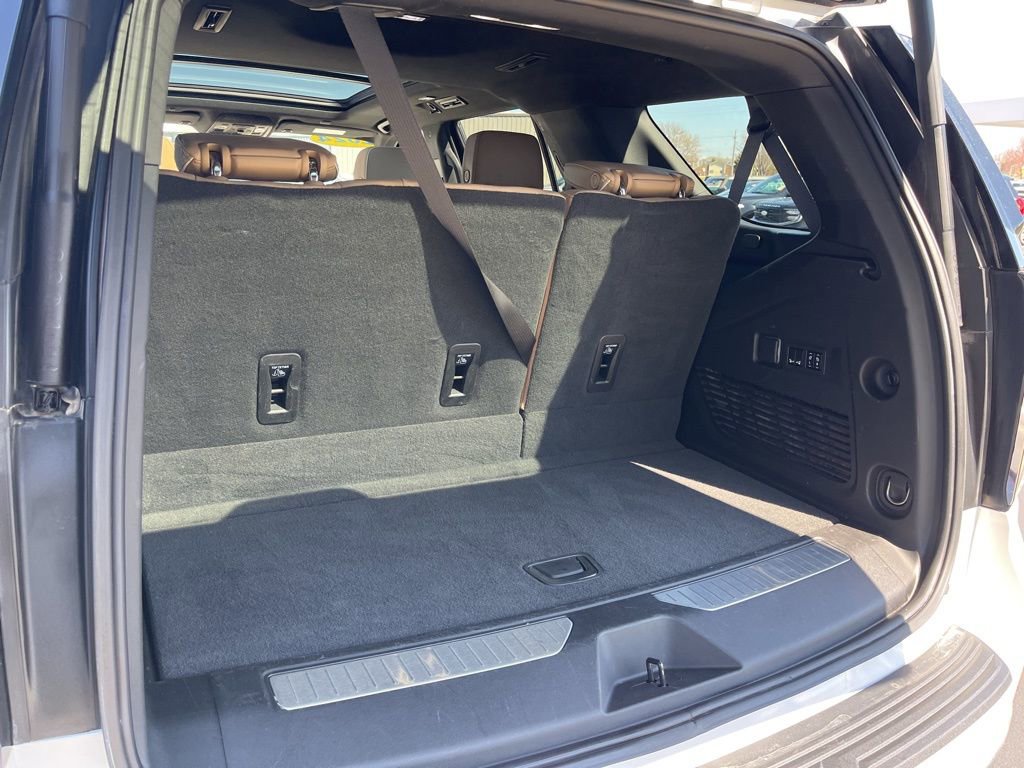 Used 2024 Chevrolet Tahoe Premier AWD/4WD image 16