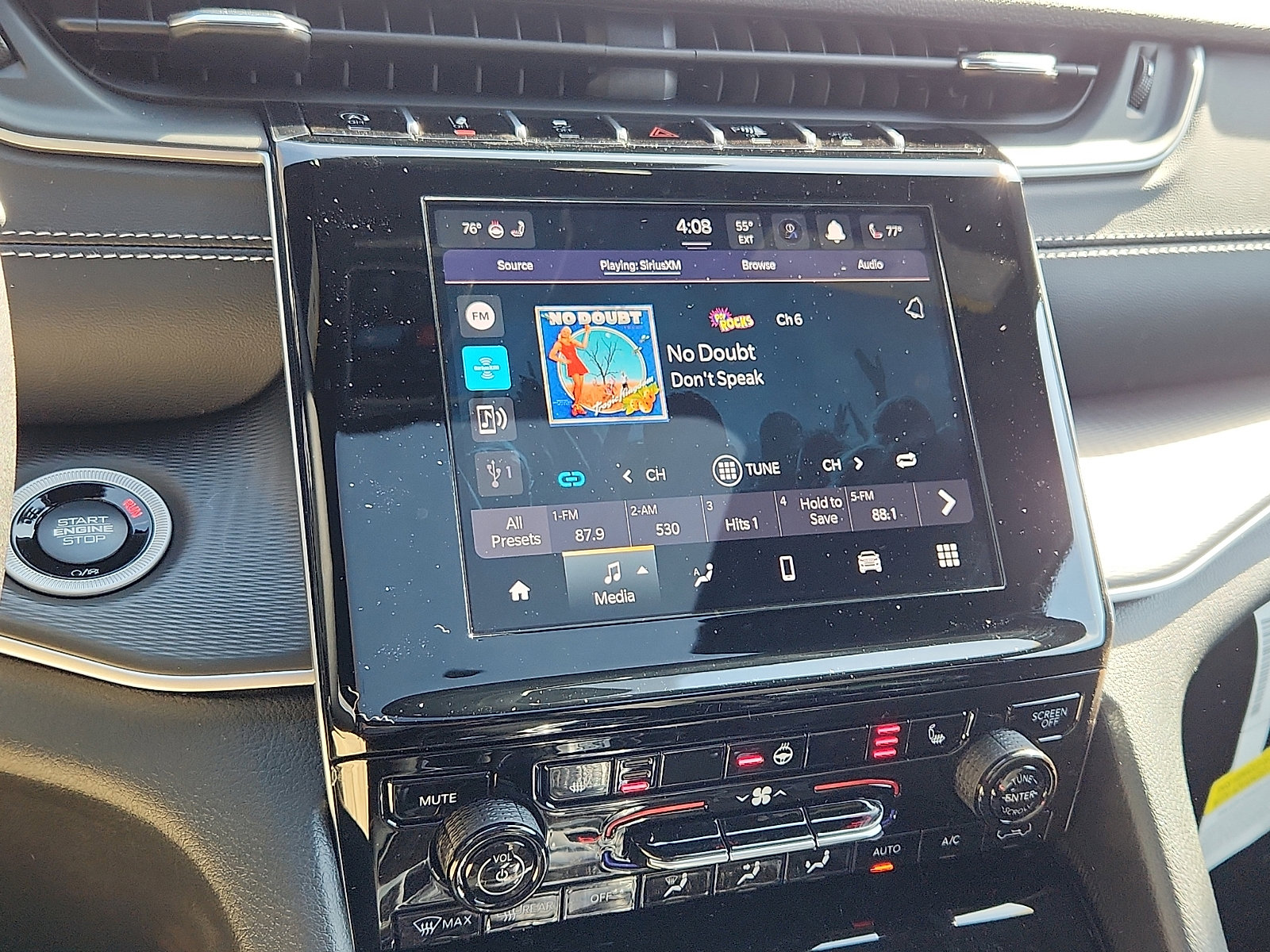 New 2025 Jeep Grand Cherokee Laredo X w/ Luxury Tech Group I image 12