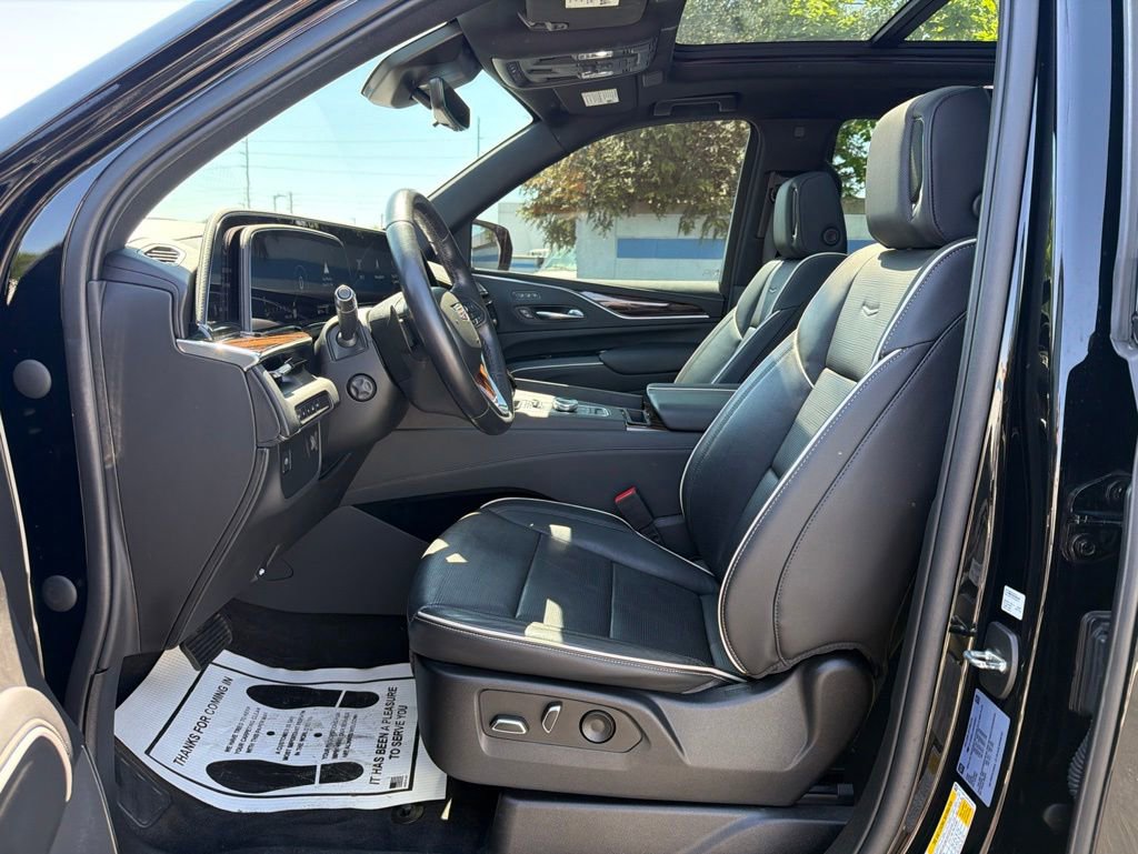 Used 2022 Cadillac Escalade Premium Luxury AWD/4WD image 18