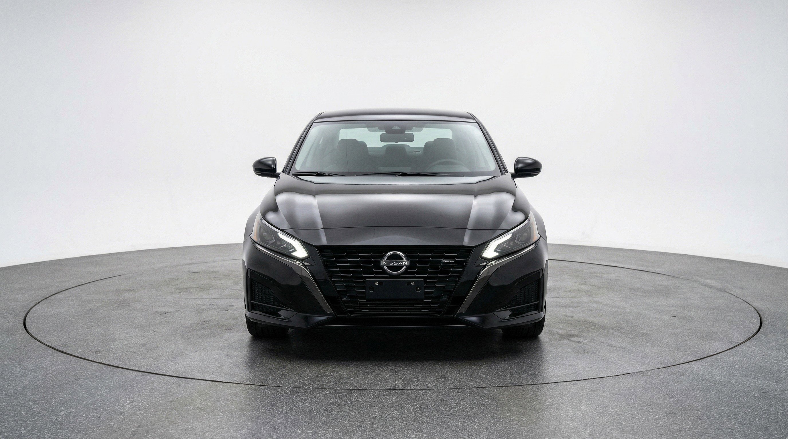 Used 2025 Nissan Altima 2.5 SV FWD image 2