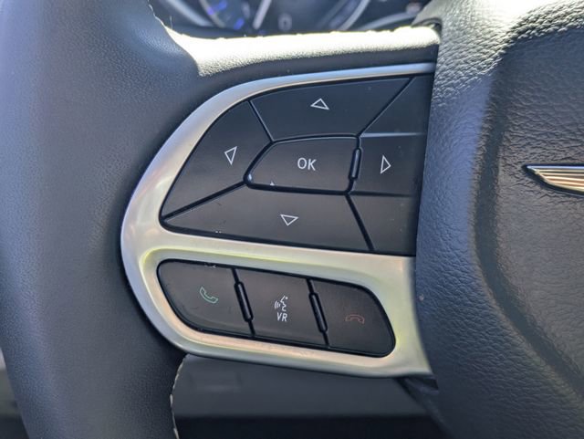 Used 2024 Chrysler Pacifica Touring-L image 25