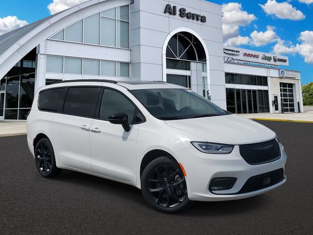New 2026 Chrysler Pacifica Limited w/ S Appearance Package AWD/4WD image 1
