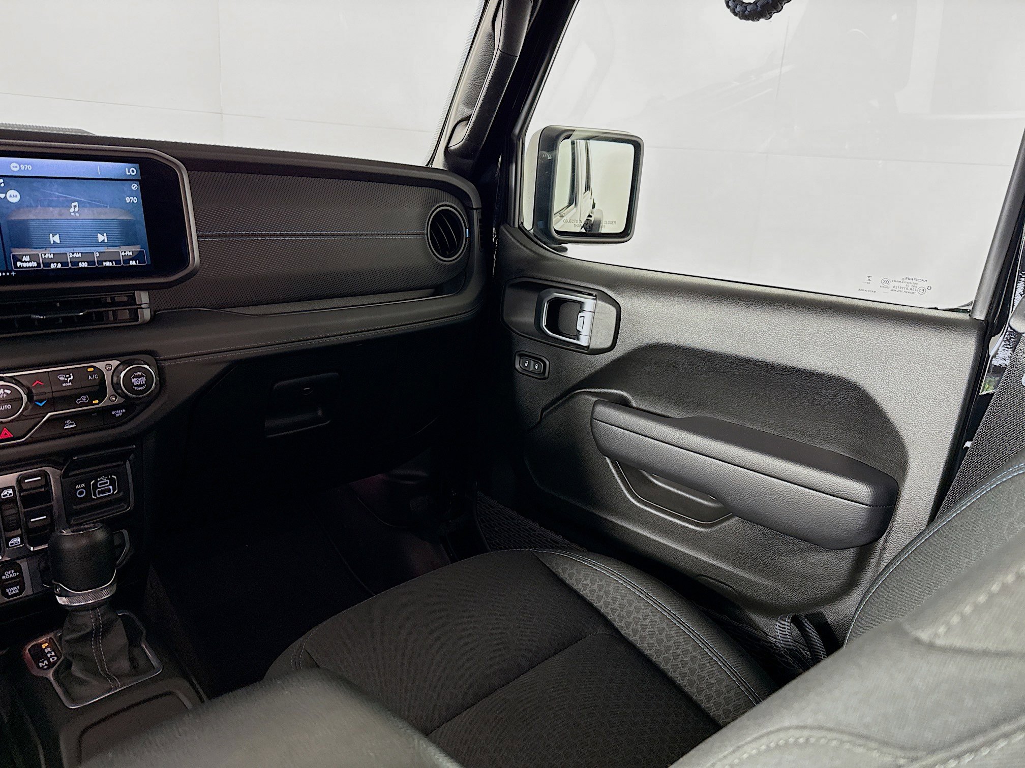 Used 2024 Jeep Wrangler Unlimited Rubicon 4xe image 25