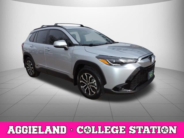 Used 2024 Toyota Corolla Cross SE image 3