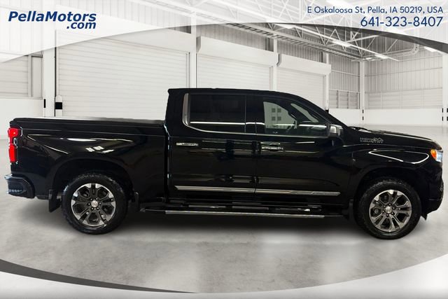 Used 2024 Chevrolet Silverado 1500 High Country w/ Technology Package image 2