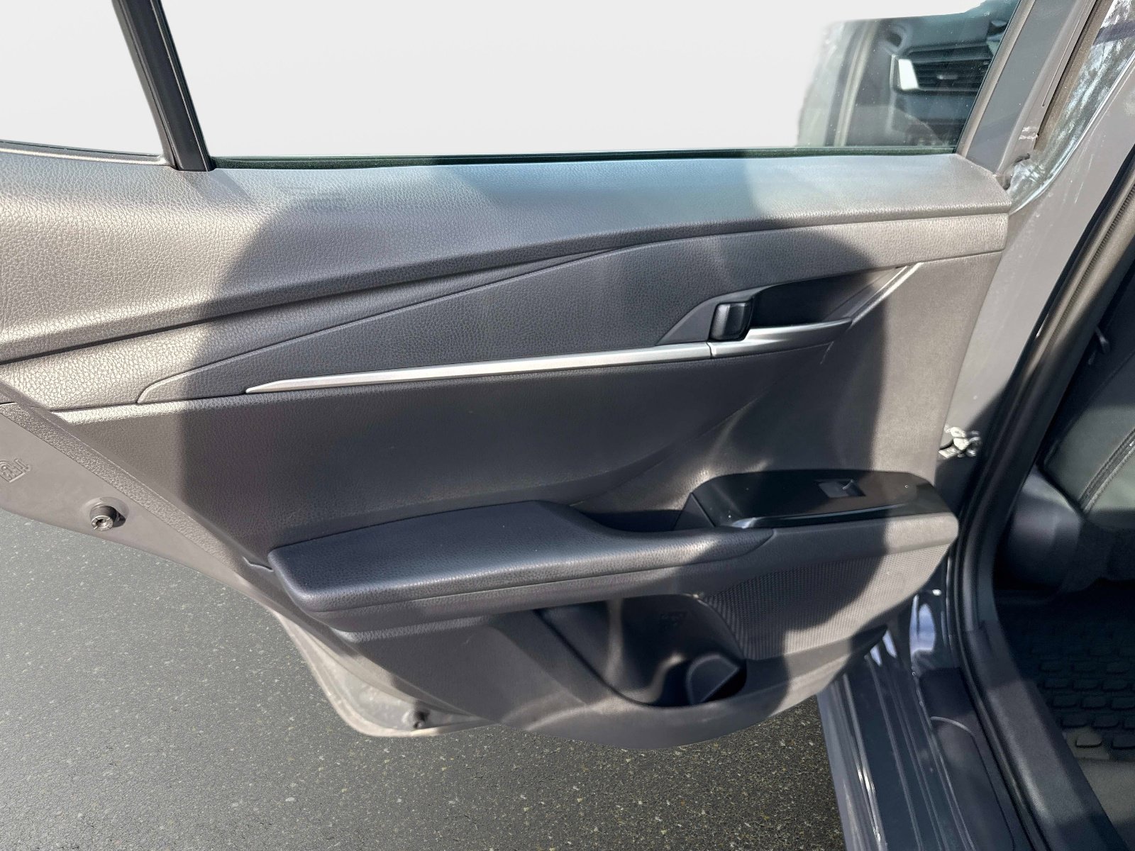 Used 2025 Toyota Camry SE w/ Multimedia Upgrade Package image 8