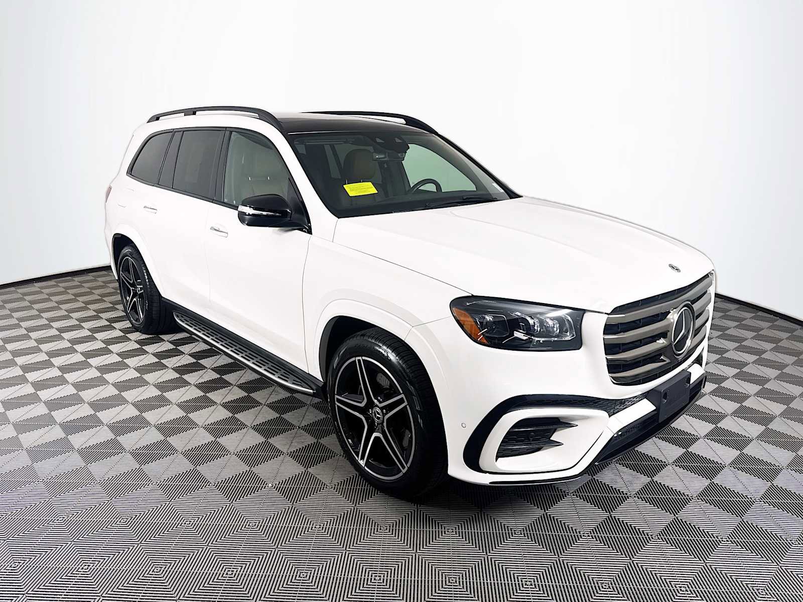 Used 2024 Mercedes-Benz GLS 450 4MATIC image 3