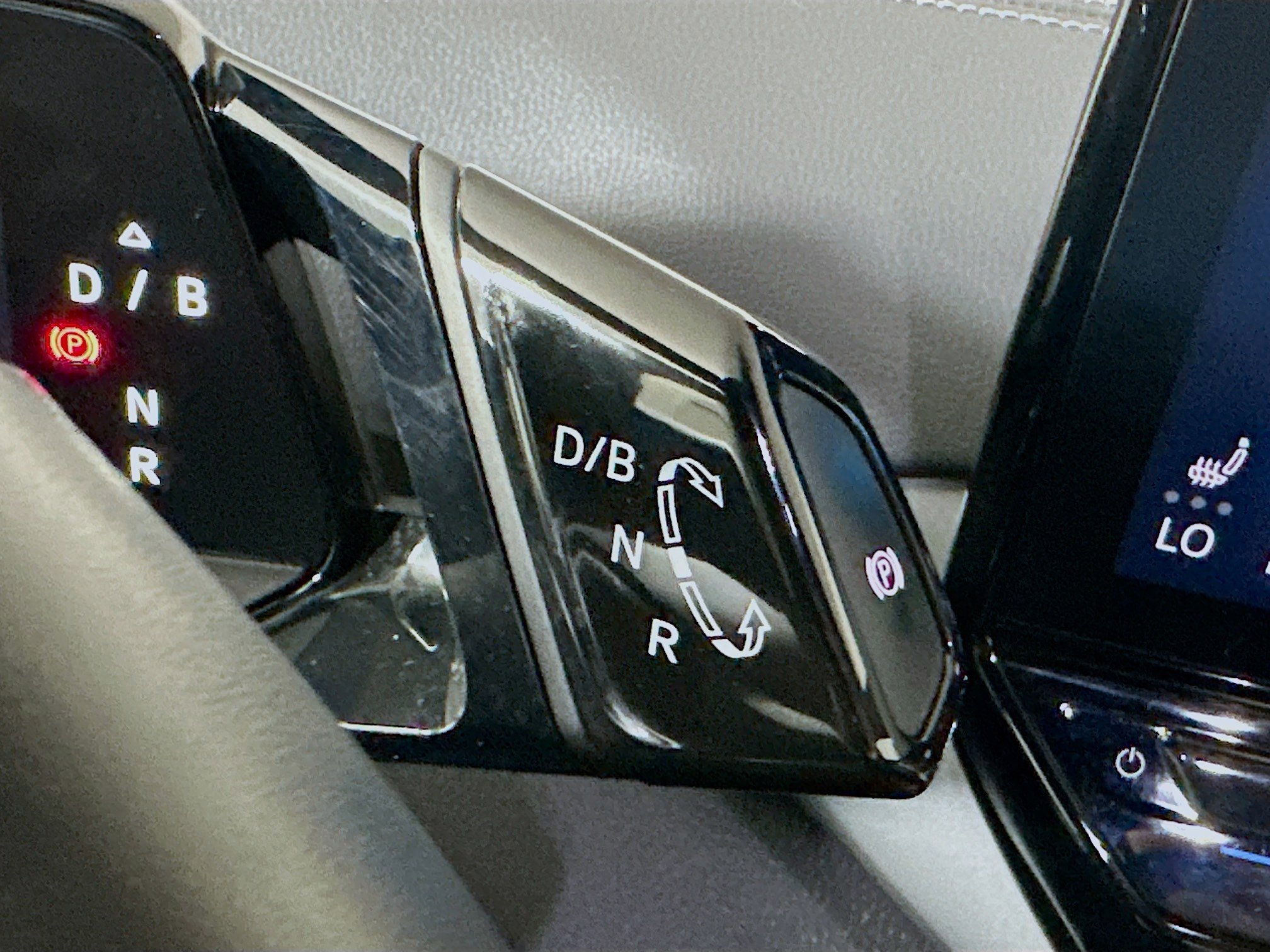 Used 2024 Volkswagen ID.4 2WD image 24