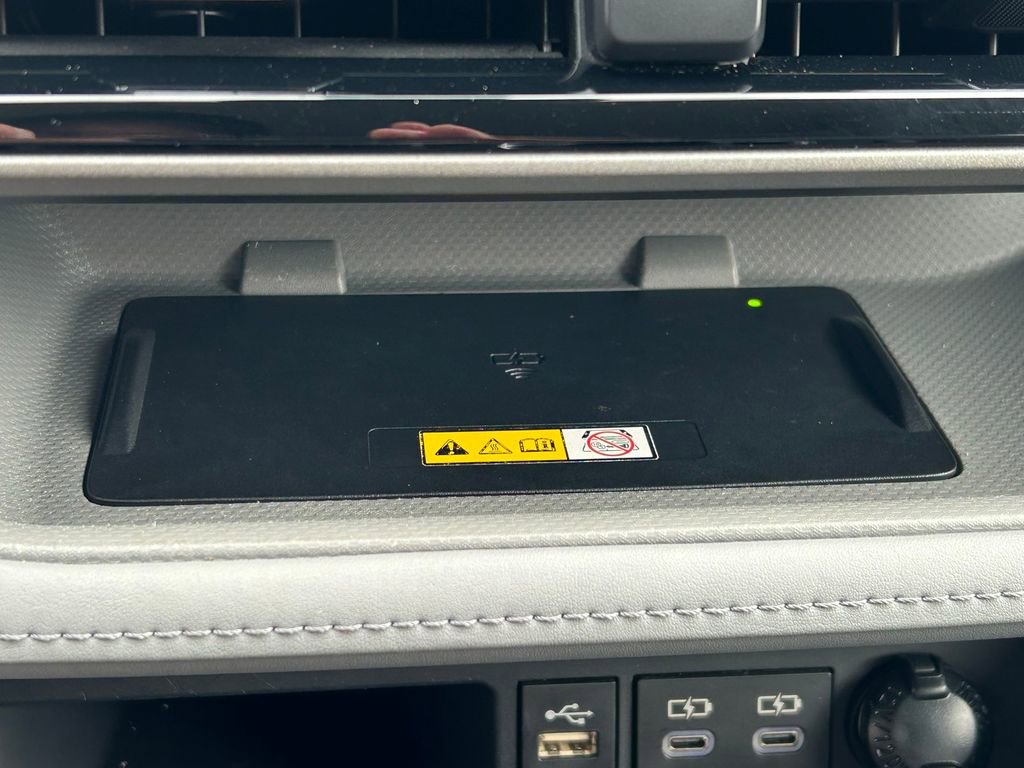 Used 2023 Toyota Highlander XLE image 28