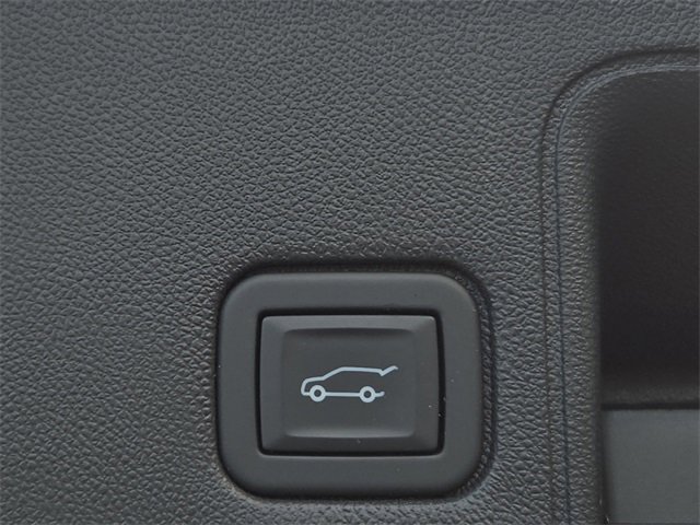 Used 2024 GMC Terrain SLE w/ Driver Convenience Package image 14