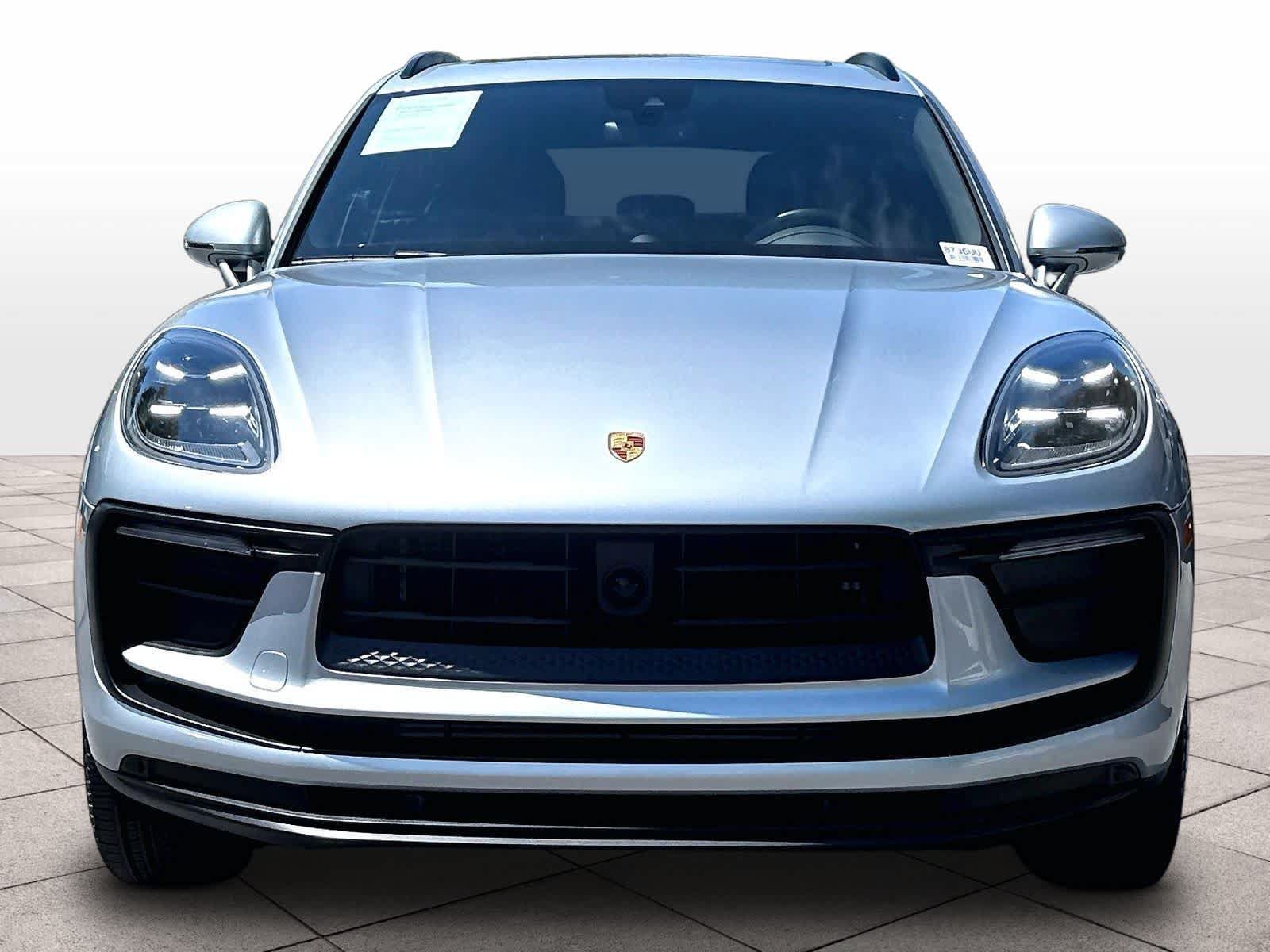 Used 2023 Porsche Macan AWD/4WD image 3