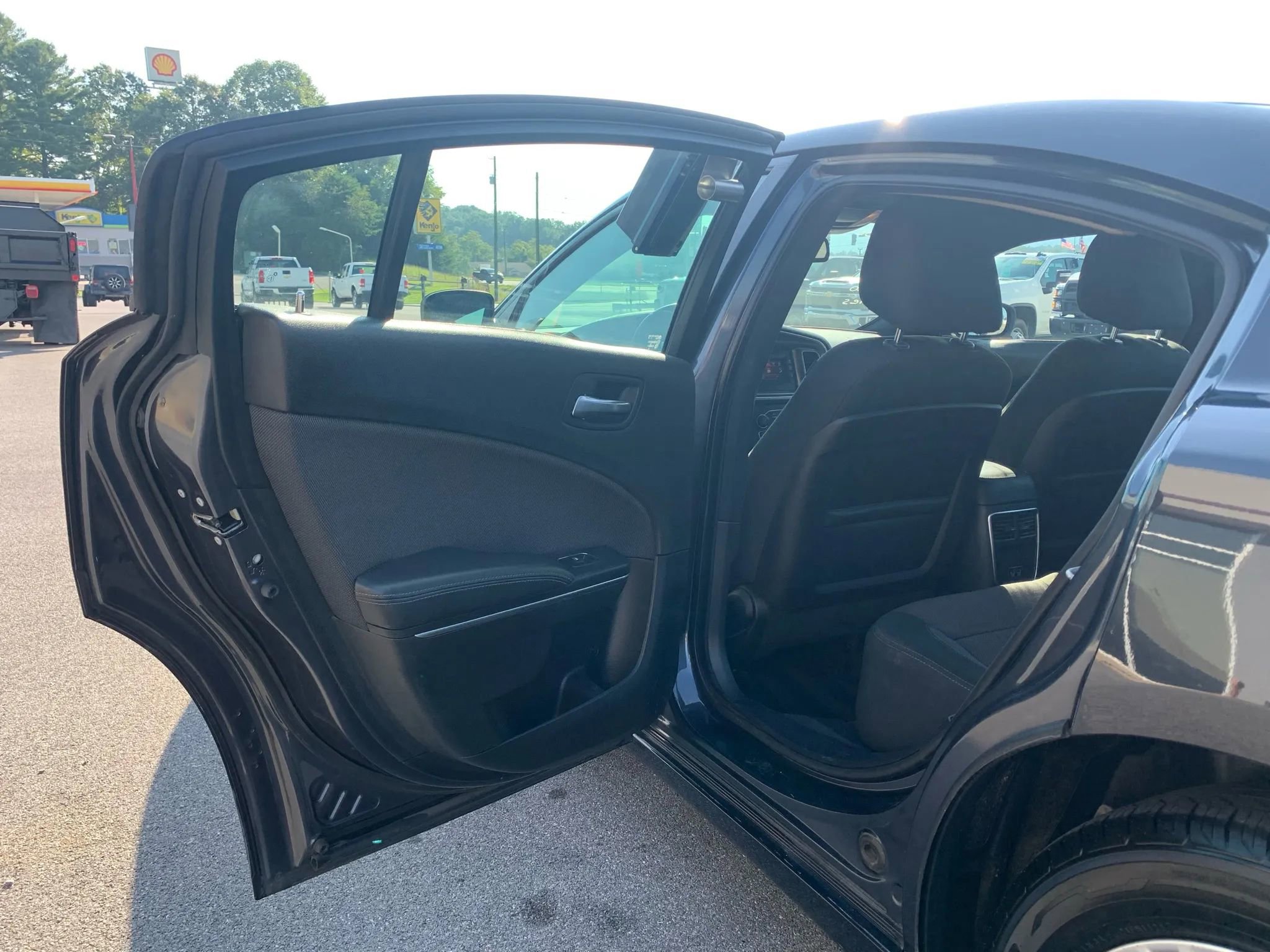 Used 2016 Dodge Charger SE RWD image 22