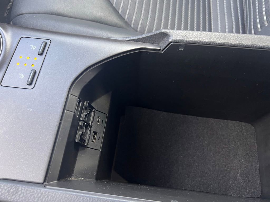 Used 2024 Toyota Camry SE w/ Cold Weather Package image 31