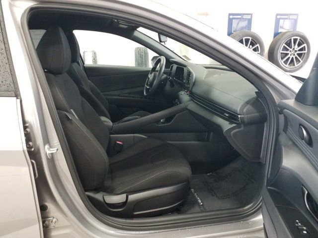 Certified 2025 Hyundai Elantra Sport image 16